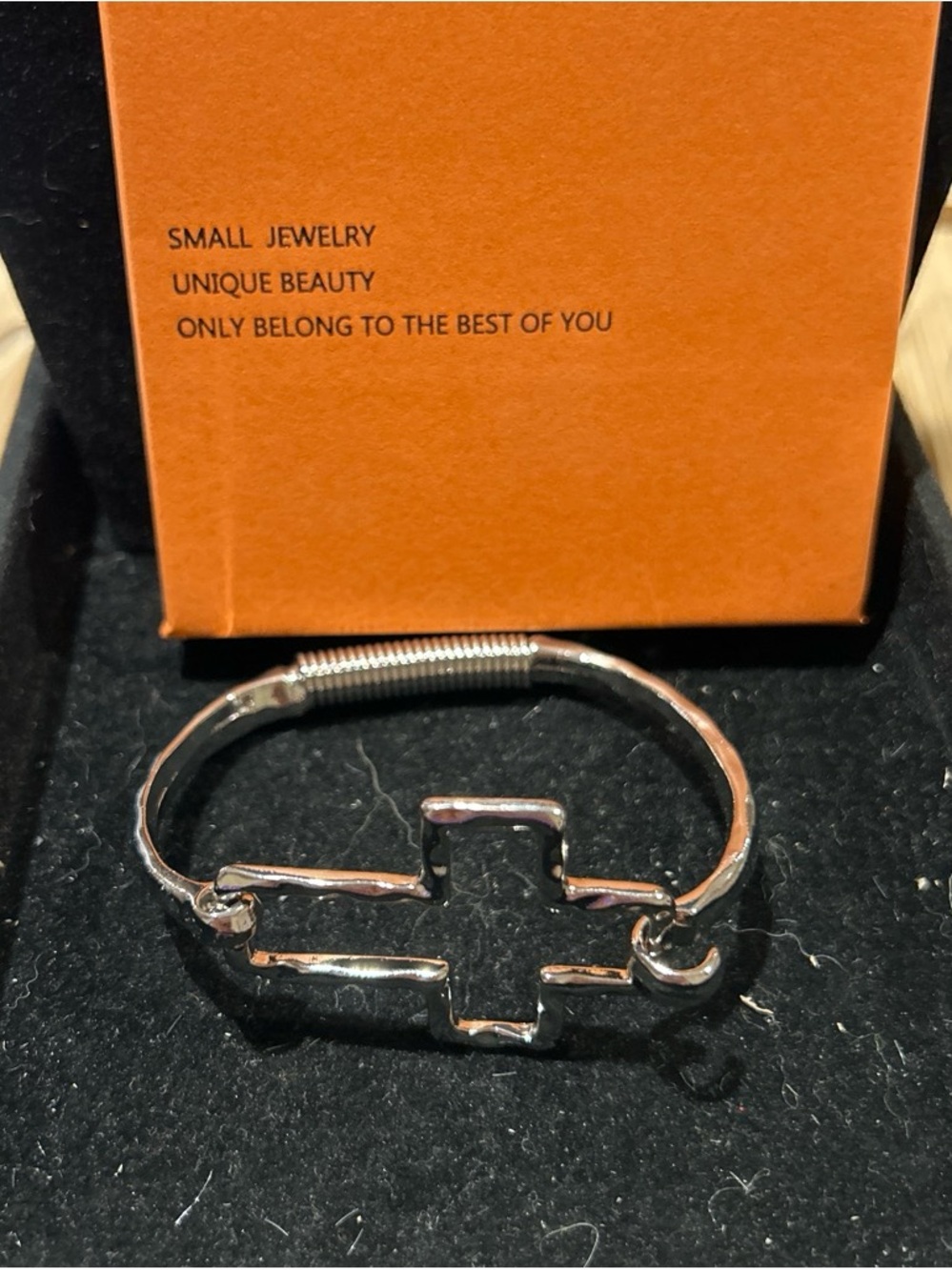 Silver color Cross-Design bracelet (unisex)